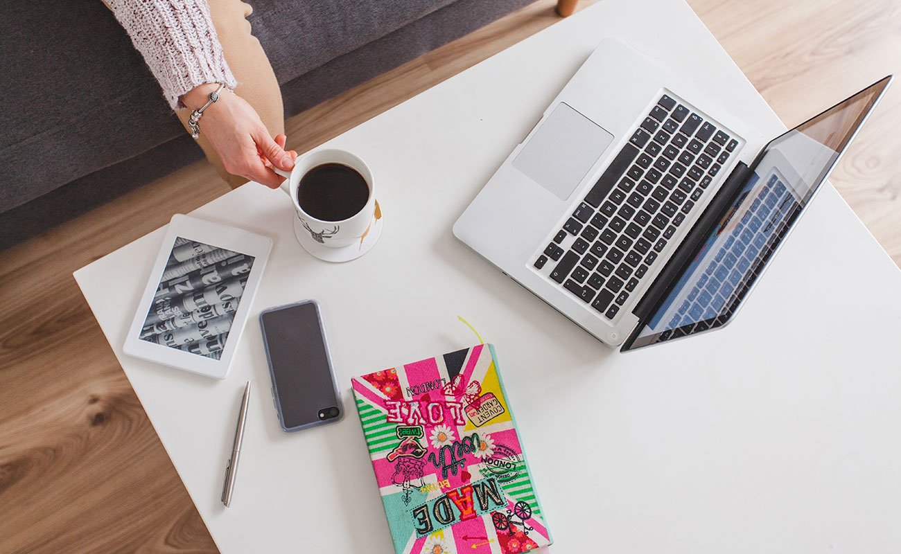 top view laptop coffee table 1